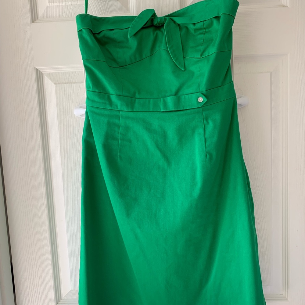 Super cute, flattering, strapless dress